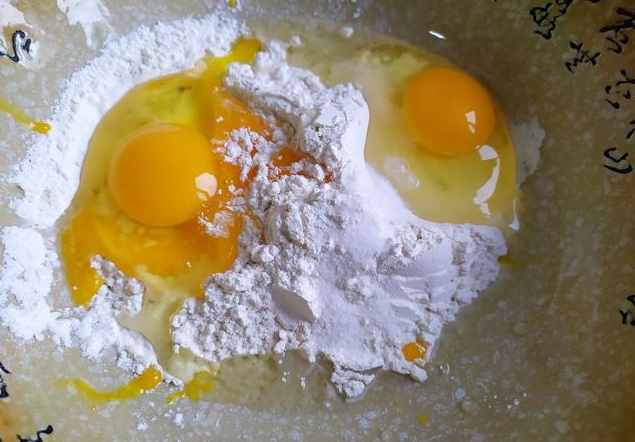 早餐雞蛋別再煮著吃了，簡單快手新做法，比油條營養比包子簡單