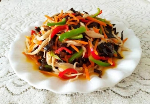 魚香杏鮑菇，最大的特點是開胃下飯，最大的缺點是回味無窮