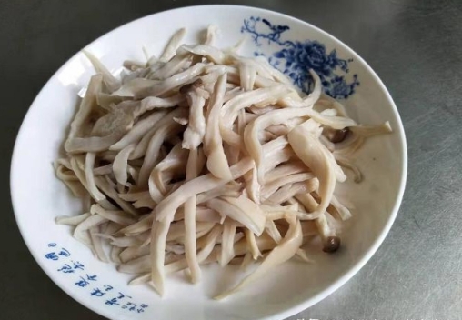 魚香杏鮑菇，最大的特點是開胃下飯，最大的缺點是回味無窮