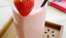 草莓蜂蜜酸奶