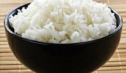 米洗凈，燜一鍋米飯