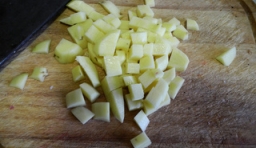 土豆洗凈去皮切小丁；
   