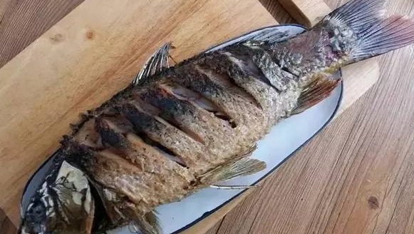 在這個假期里，霸道的東北鐵鍋燉魚，讓人大開眼界了！