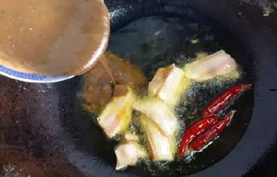 在這個假期里，霸道的東北鐵鍋燉魚，讓人大開眼界了！