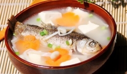 鯽魚金針豆腐湯