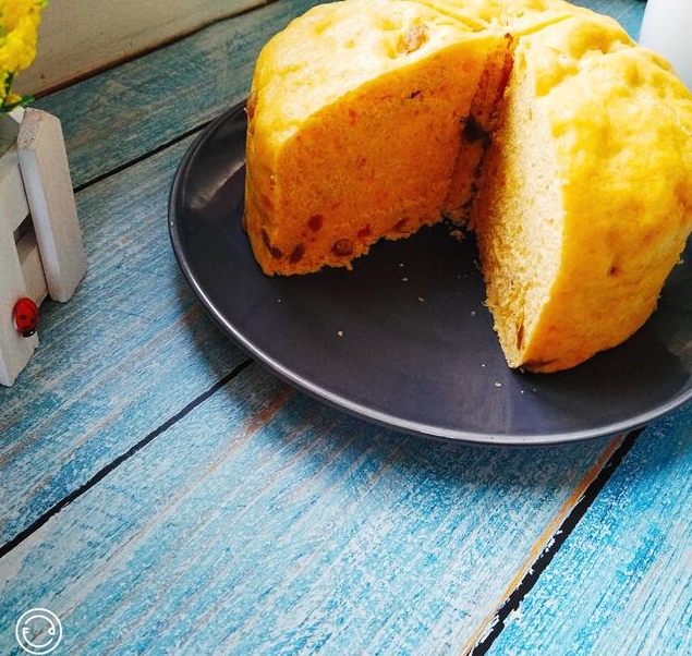 用南瓜做成發糕，金燦燦的更美味