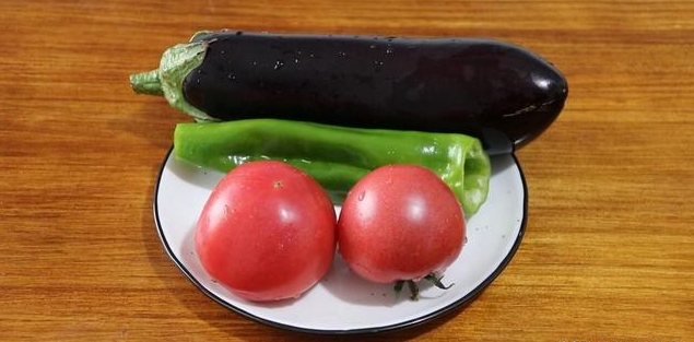 西紅柿別只會炒雞蛋了，換成茄子試一試，開胃又下飯，食慾大增
