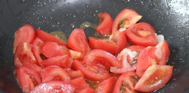 西紅柿別只會炒雞蛋了，換成茄子試一試，開胃又下飯，食慾大增